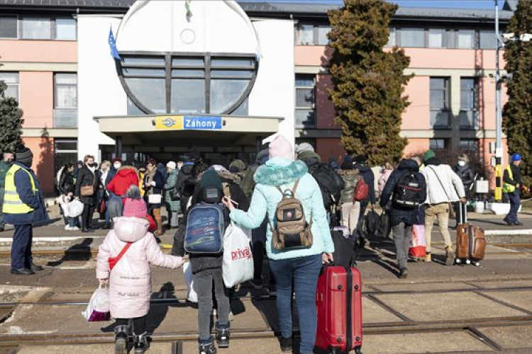 Az idegenrendészet megnövelt létszámmal segíti a menekülőket