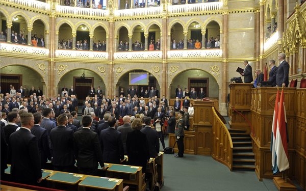 Megadta a Ház a felhatalmazást a veszélyhelyzeti rendeletek hosszabbítására